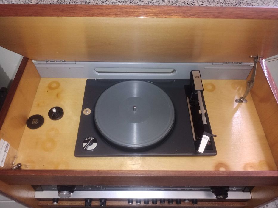 Радио-грамофон Rigonda 102, 1951 година