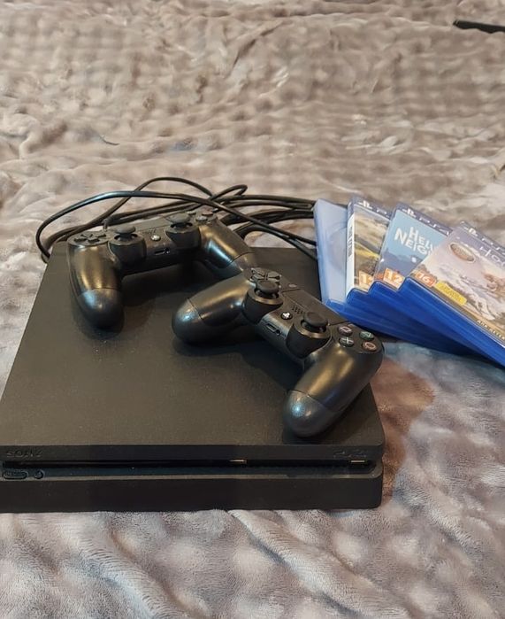 Продам PlayStation 4 Slim