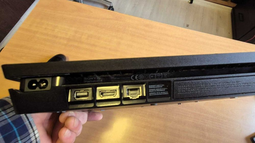 PlayStation 4, 2 controlere, stare perfecta de functionare