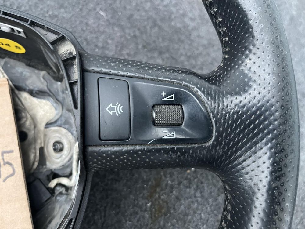 TOP! Волан Audi A5 А4 А6 волан и мулти бутони 8K 4F ном 51 Ауди