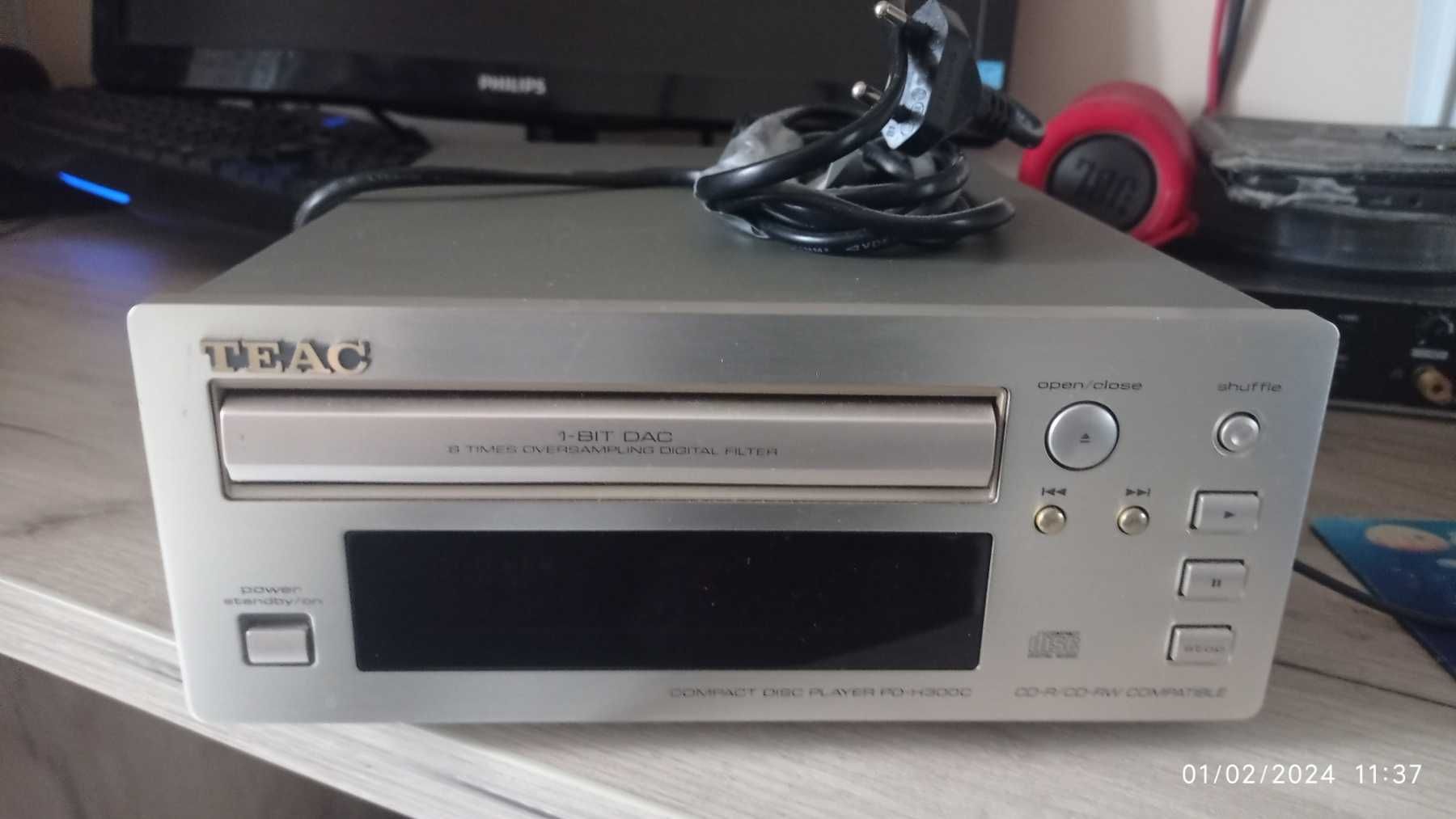 TEAC AH300, усилвател, тунер и CD player