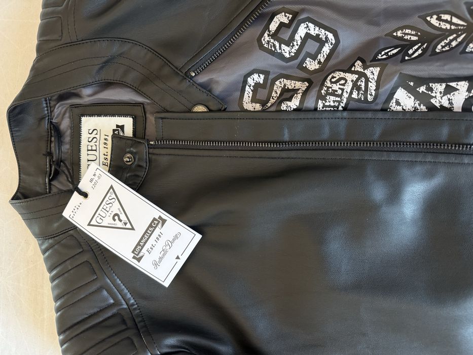 Черно кожено яке Guess