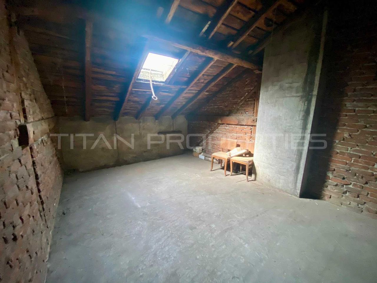 Продава се Тристаен апартамент в Пловдив, Съдийски - 86 кв.м за 1919 €/кв.м - Снимка #4