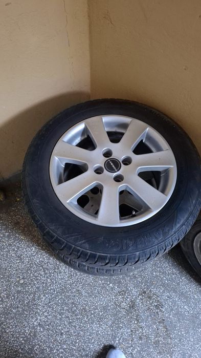 Vând jante aliaj cu cauciucuri pe 15