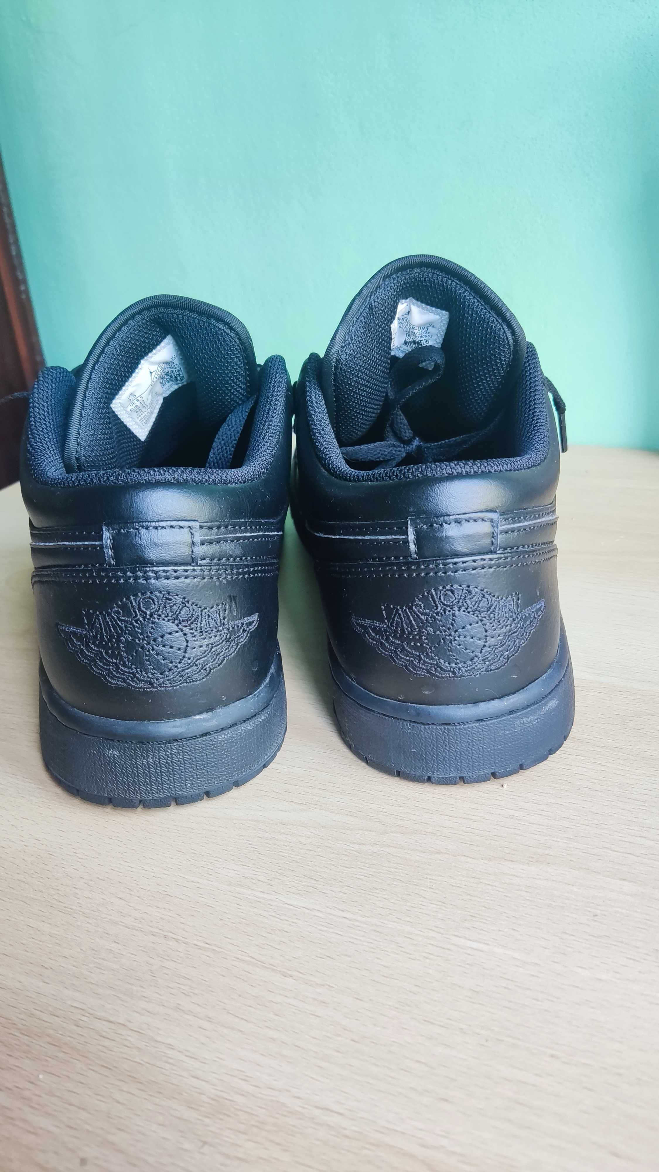 Nike Jordan 1 low triple black