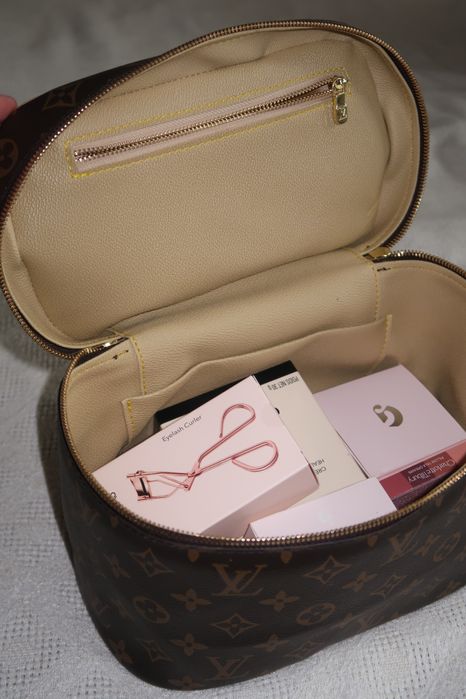 Louis vuitton чанта за грим