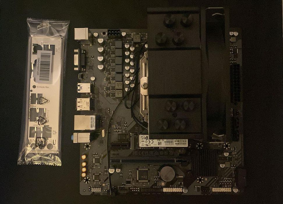 Placa de baza GIGABYTE B650M S2H+Ryzen 7700 3.8Ghz+32gb+1TB SSD