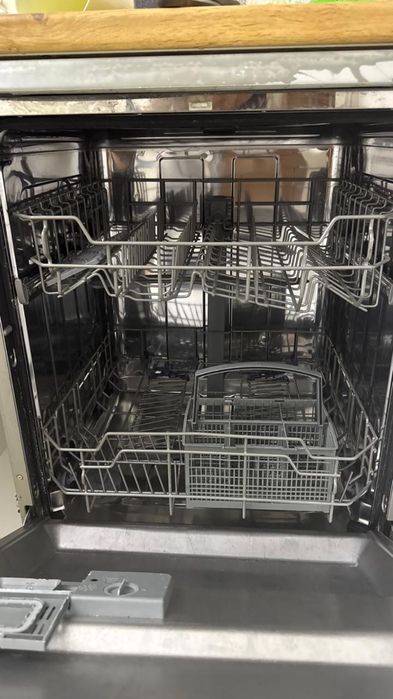 Продам посудомечную машину