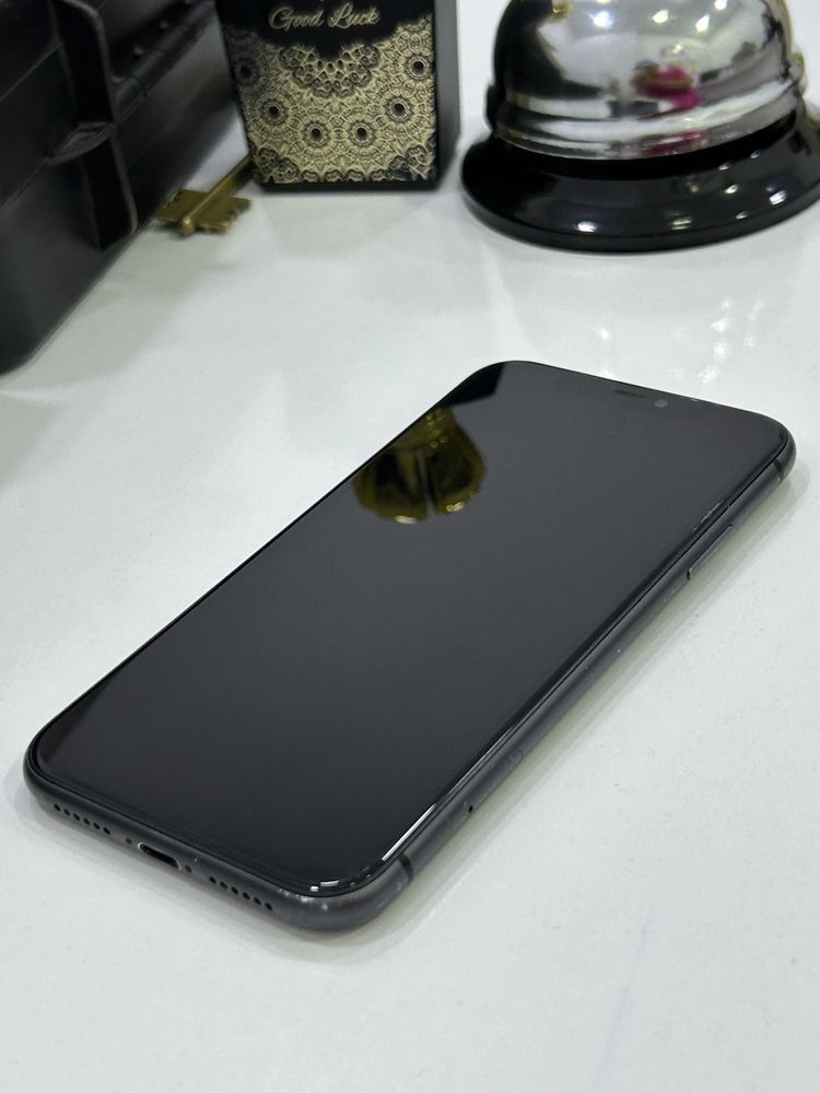iPhone 11 black