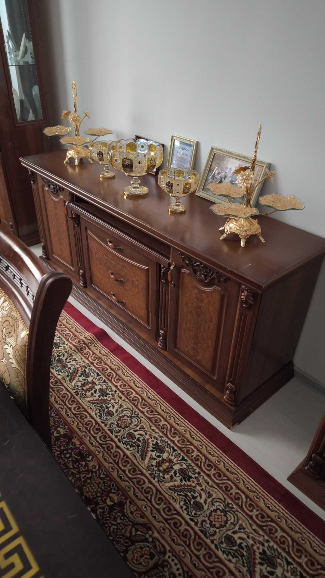 Zal uchun komplekt mebel