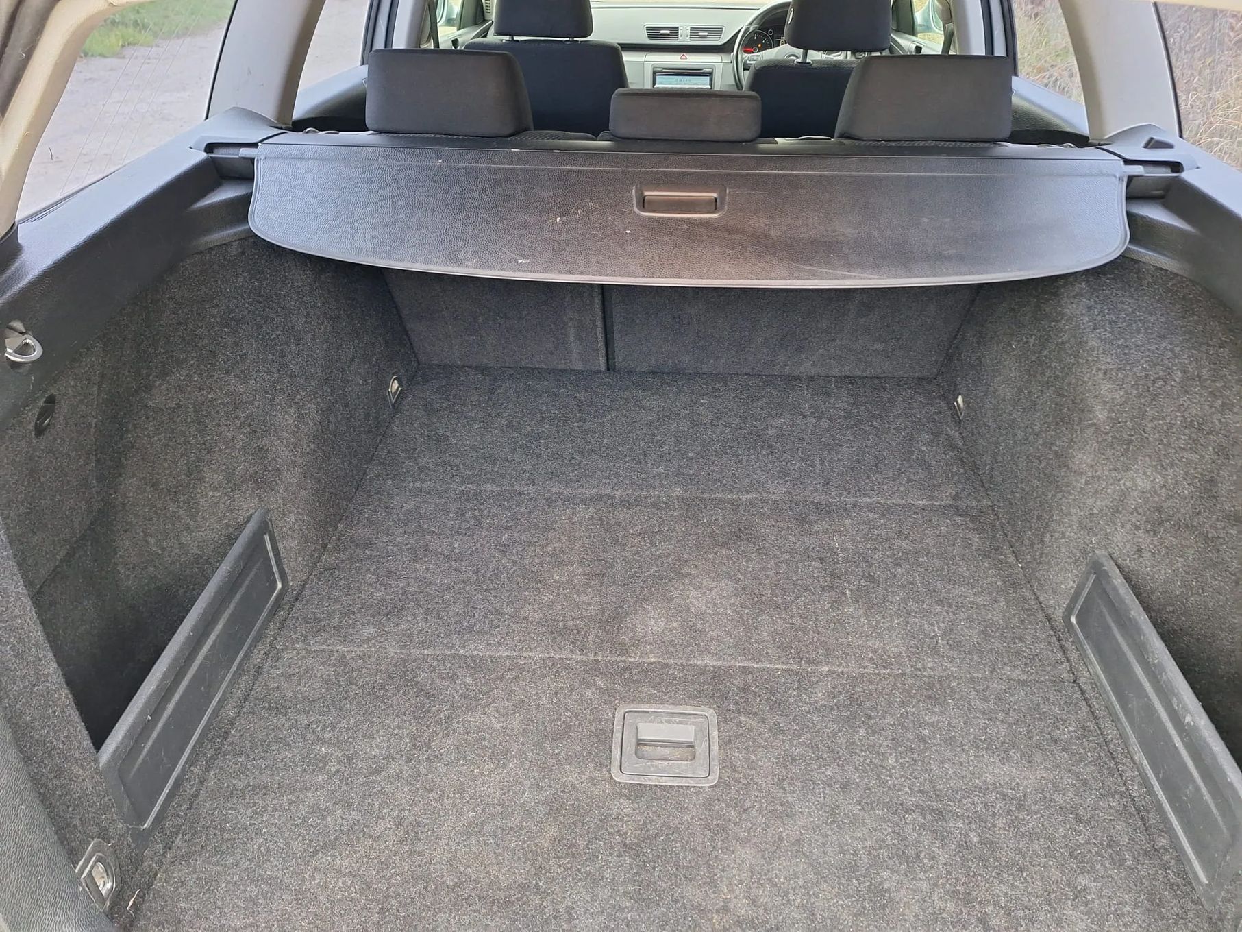 Dezmembrez Volkswagen Passat B6 Variant R-line (3C5) 2.0 TDI CBAB 2010