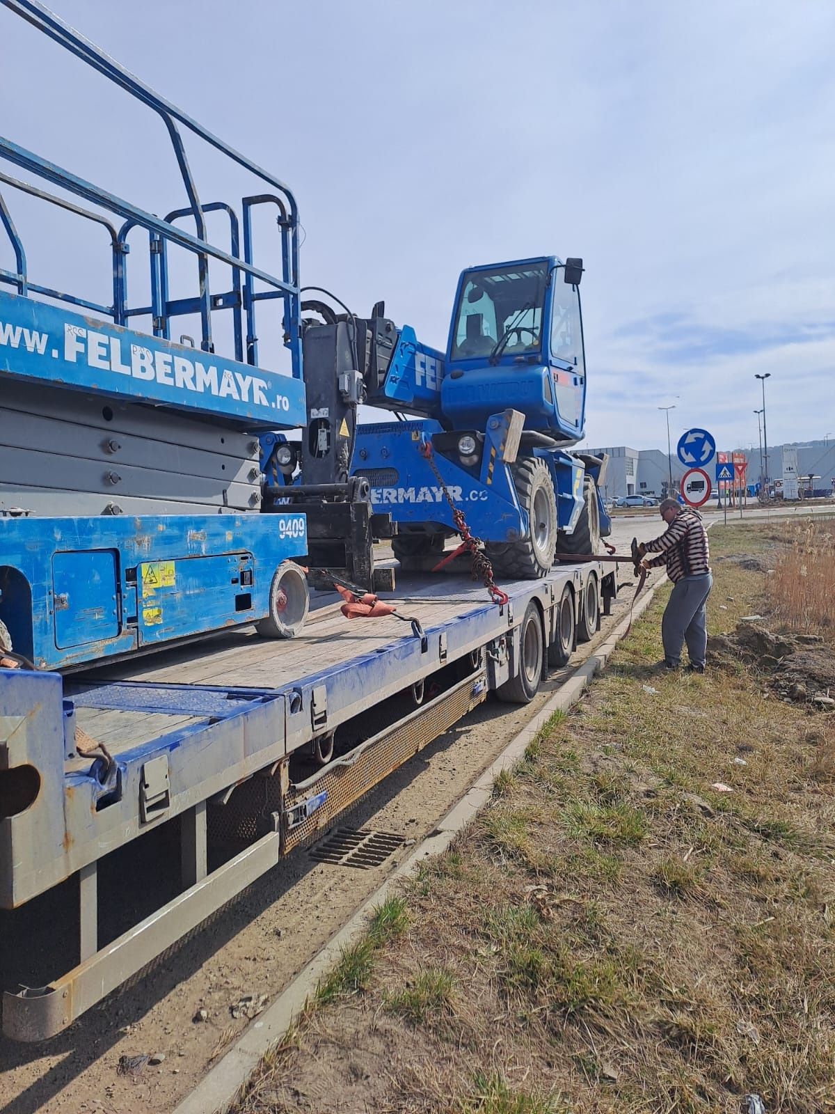 Închiriez automaca manitou nacelă motostivuitor maca spider