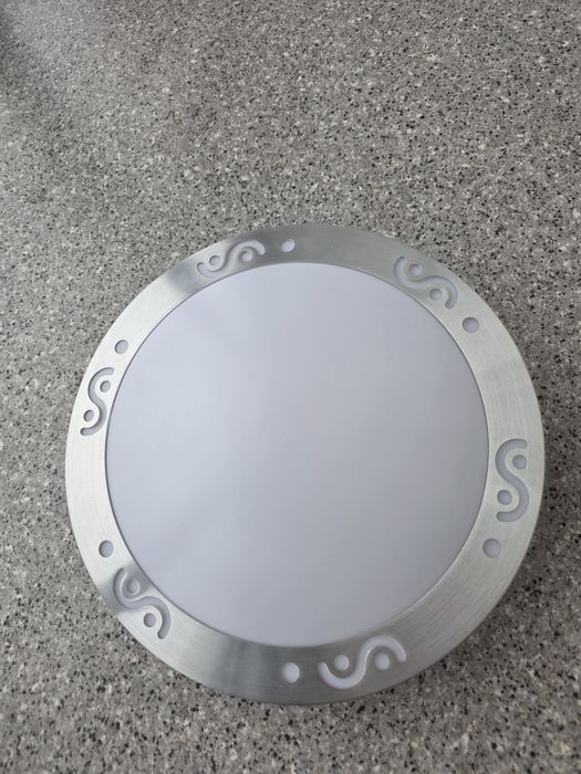 Продам светильник потолочный