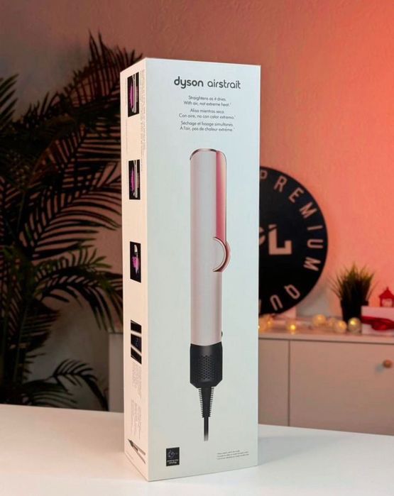 Продам В Полном комплекте Dyson Выпрямитель Фен и Расчески Новый