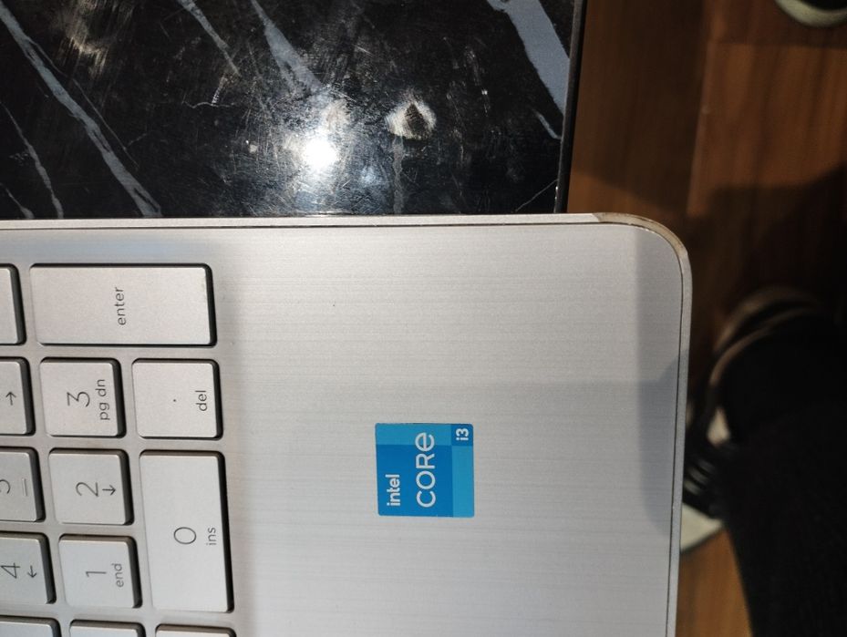 Hp 12th Avlod intel(R) Core i3 256gb operivka 8gb