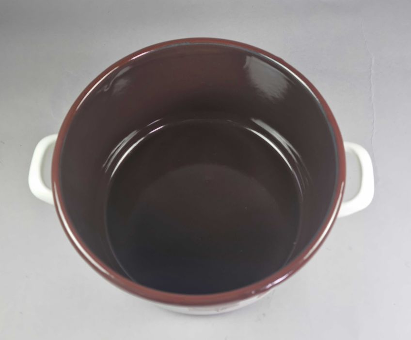 Емайлирана тенджера