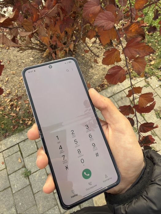 Samsung Flip 3 идеал 8/256