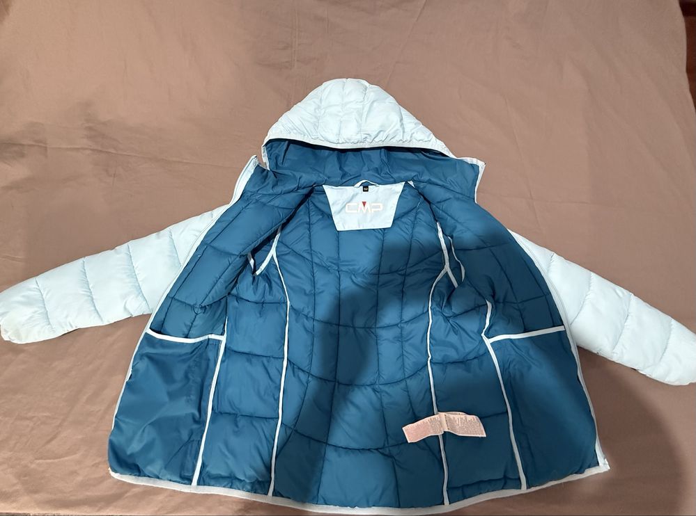 Продам куртку для девочки