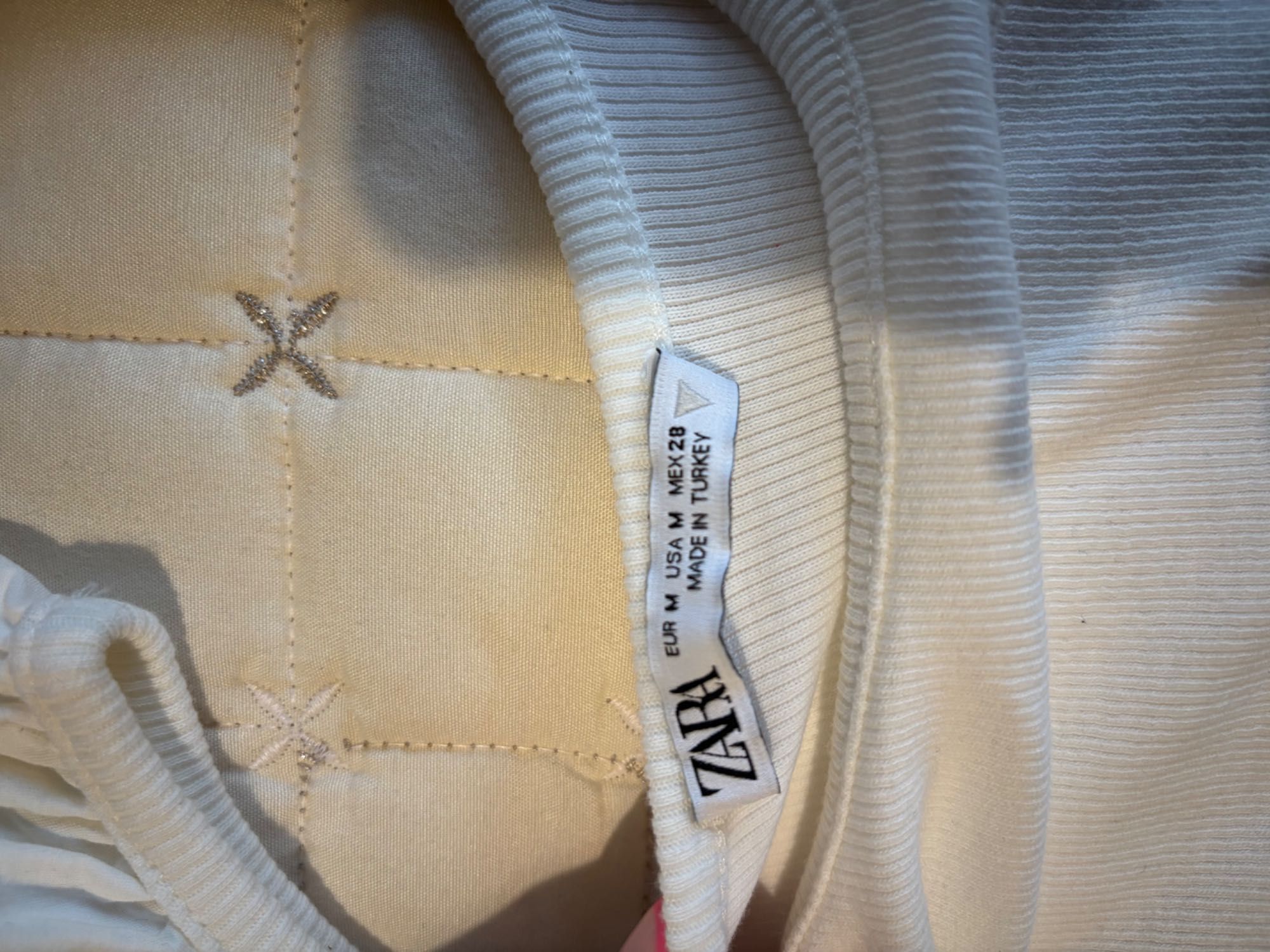 Топове на Zara. Отлично състояние