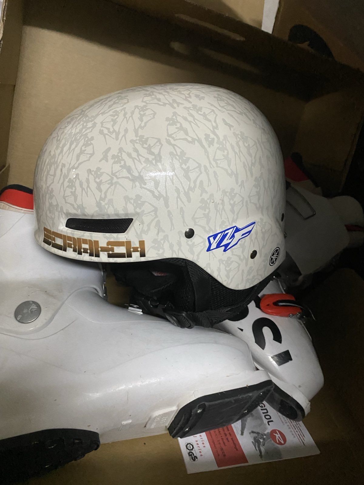 Ски каска Rossignol