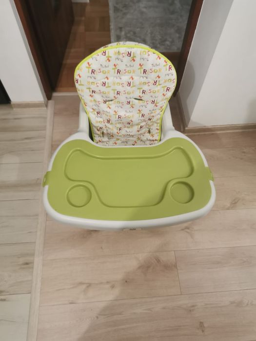 Vând masa și scaun pentru bebeluși și copii