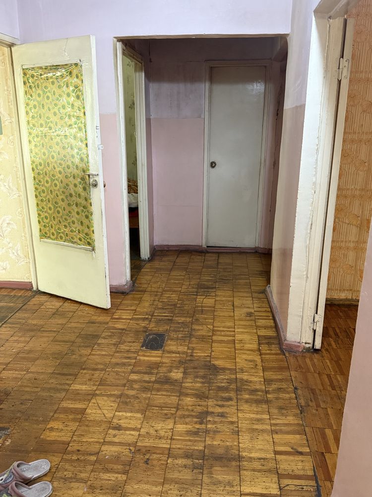 Продается на карасу 2 квартира на первом этаже