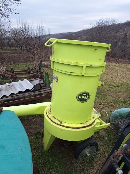 Tocătoare resturi vegetale vie, livada