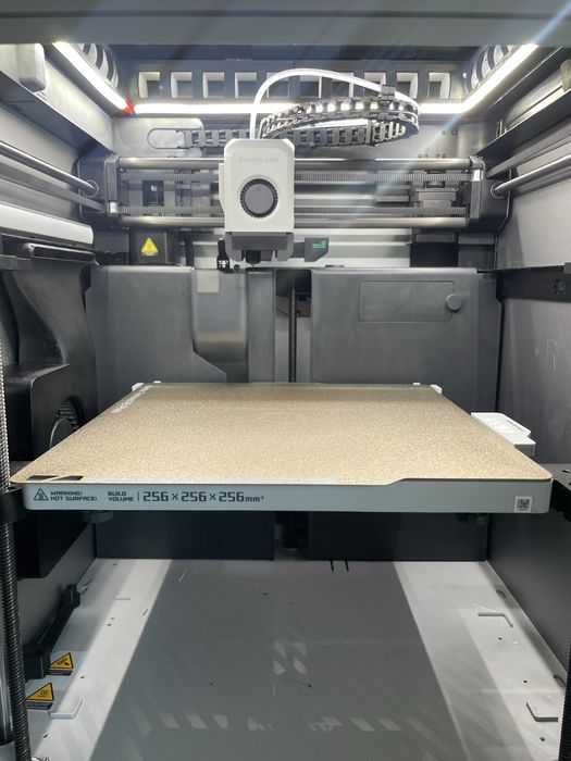 Bambu Lab X1C cu AMS