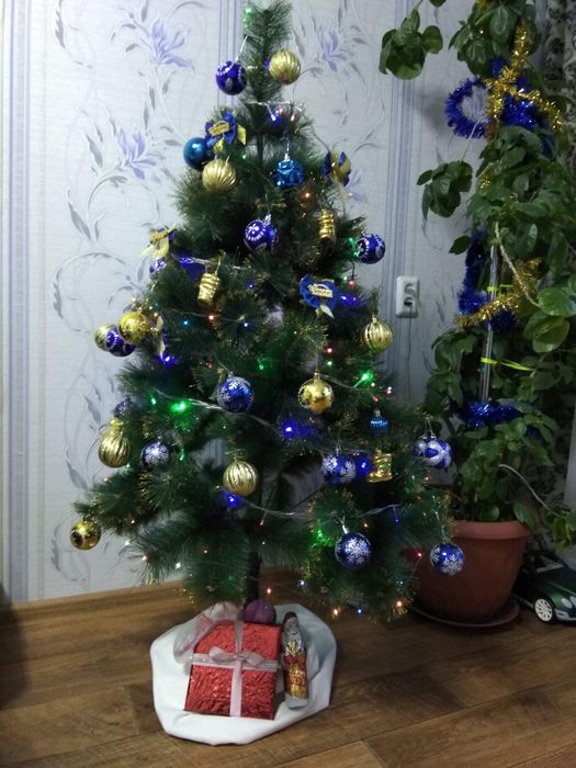 Продам искусственную ёлку