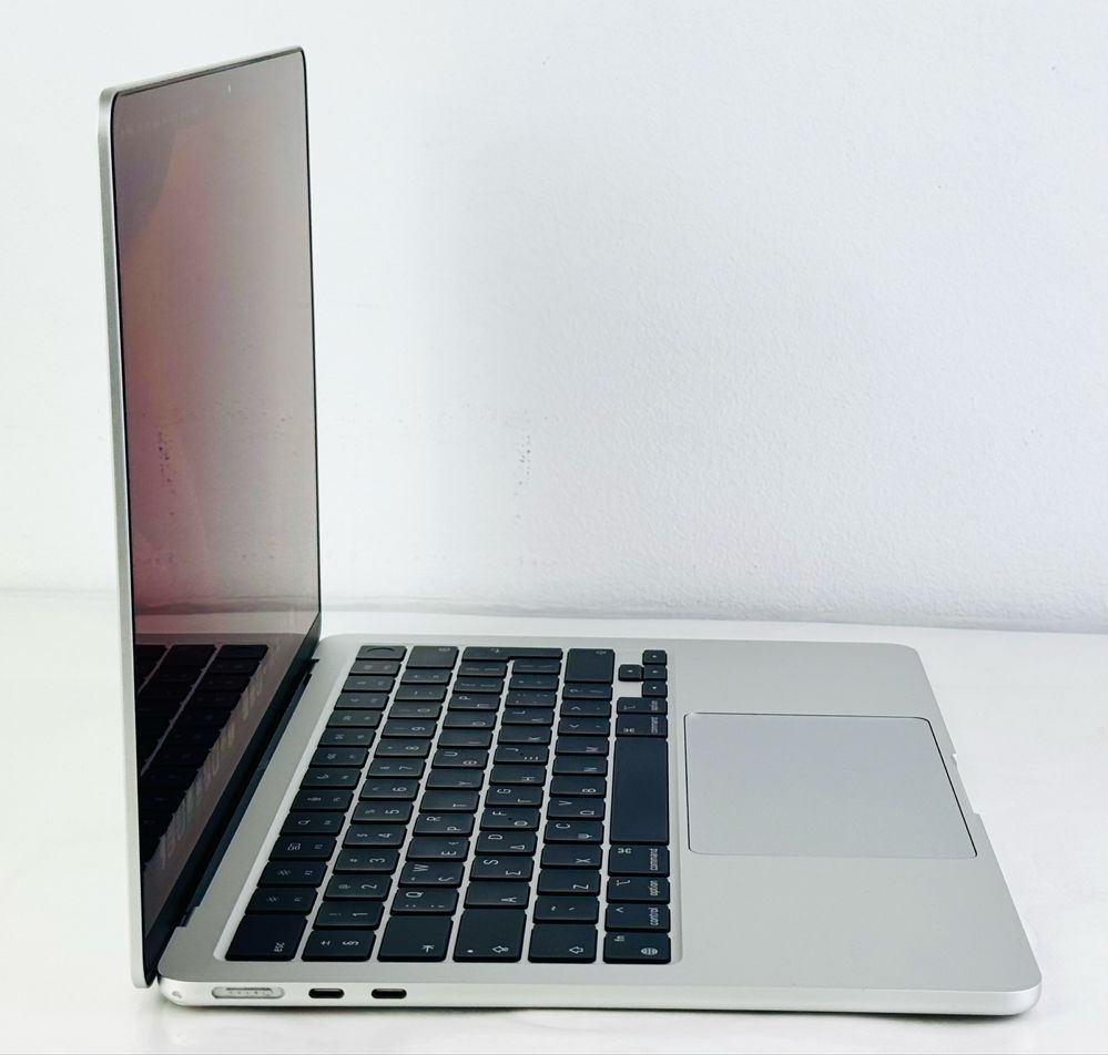 НОВ! Apple MacBook Air 13" M2 16RAM 256SSD Silver Гаранция!