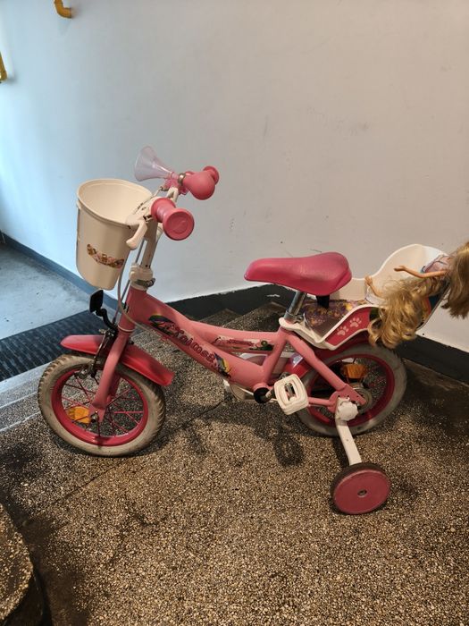 Bicicleta roz pentru copii