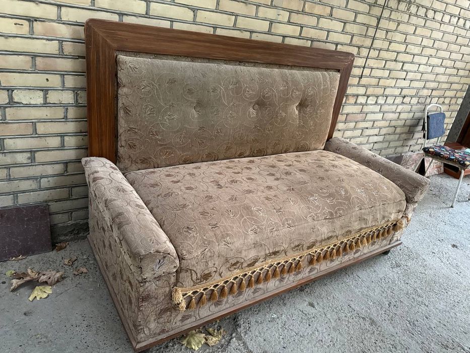 Продаётся мягкий диван. Yumshoq divan sotiladi.