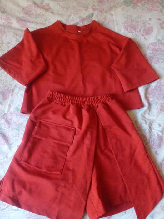 Продам Костюм женский