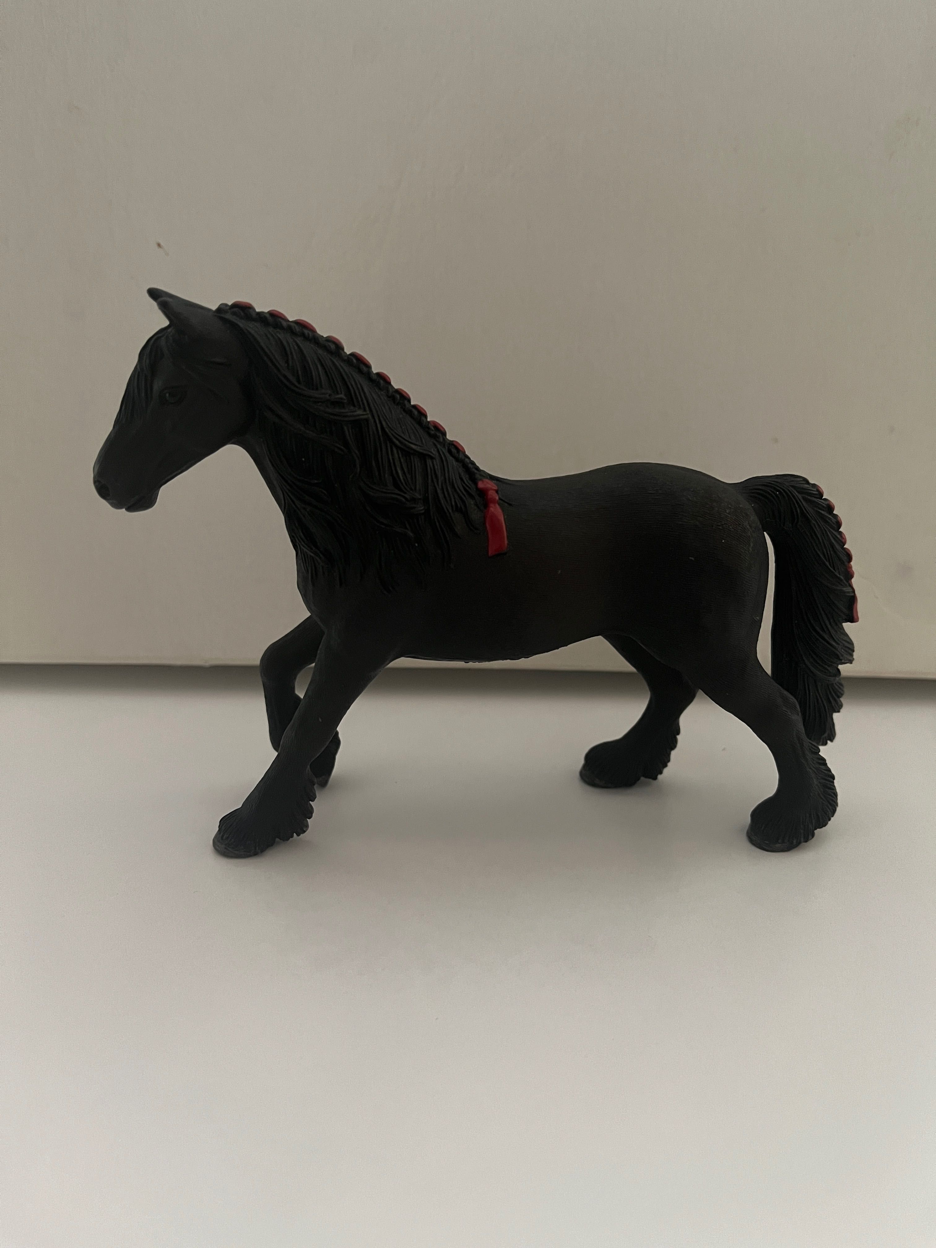 Фигурки коне Schleich