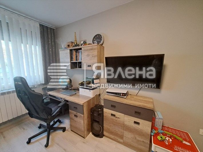 Продава се Тристаен апартамент в Варна, Възраждане 1 - 109 кв.м за 2065 €/кв.м - Снимка #10