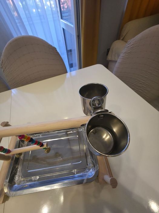 Хранилка за папагали и д-р животни