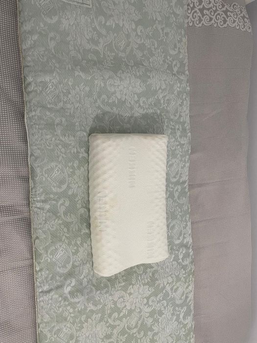 Vând saltea pătură și perna noi