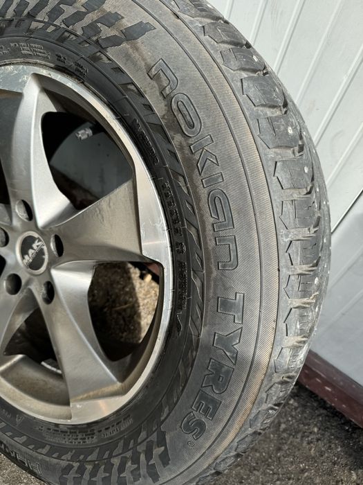 Гуми с шипове и джанти VW Amarok