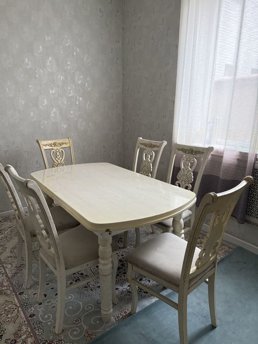 Стол со стульями