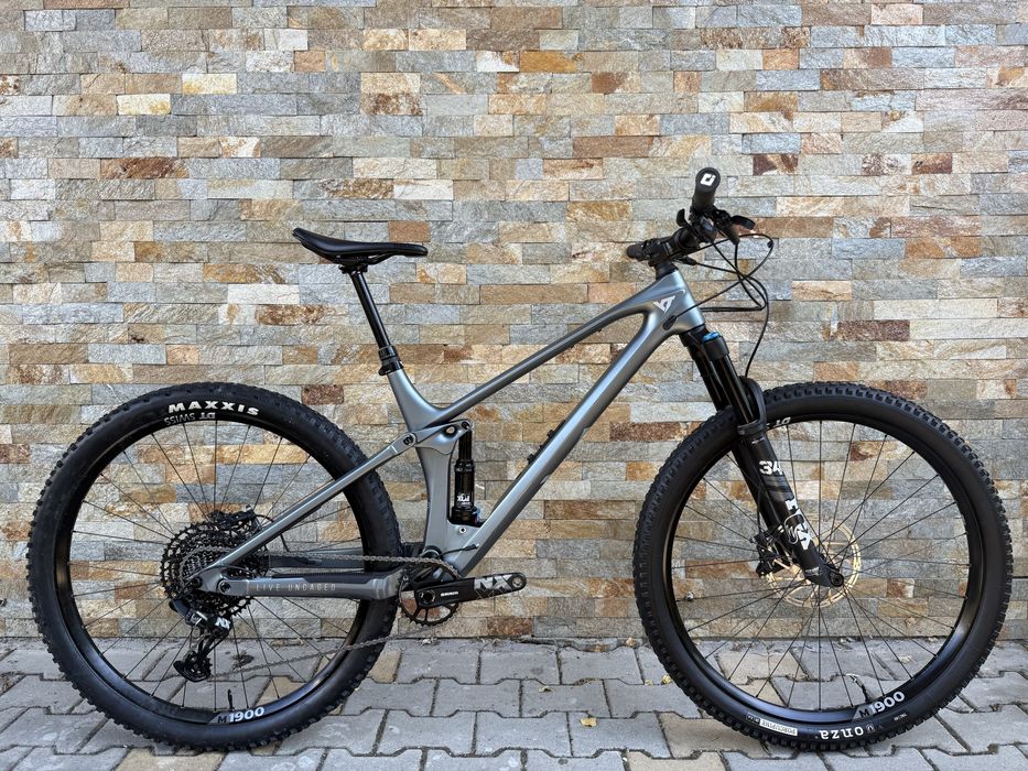 2023 YT Izzo Core 2 - карбонов Trail велосипед