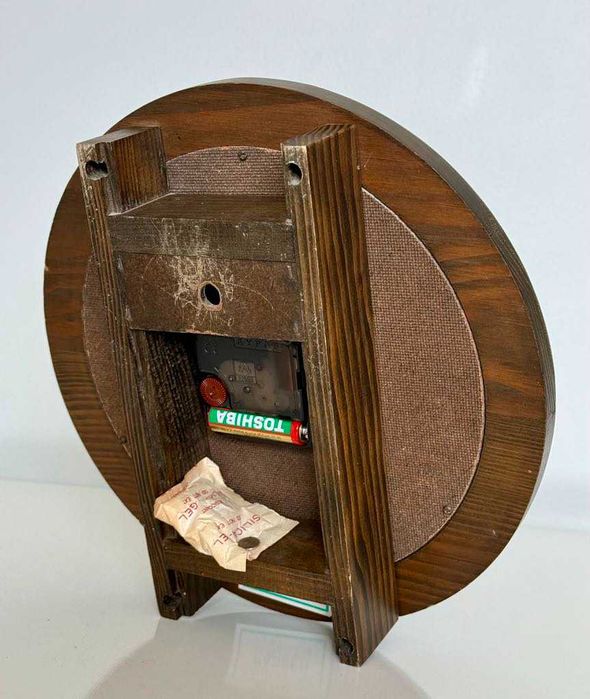 Винтидж дървен часовник с кварцов механизъм