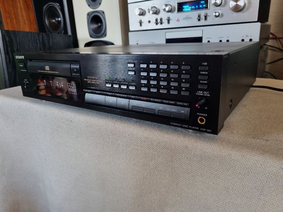 Sony CDP-991. Perfect functional. Impecabil.