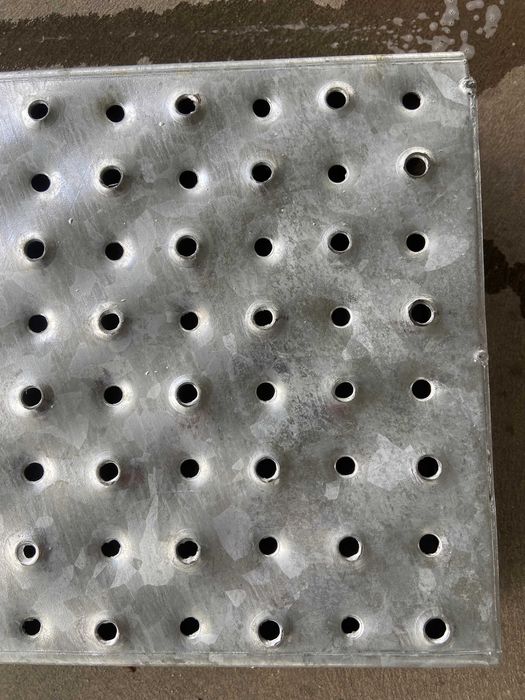 Treapta metalica zincata 1200 x 250 din tabla ambutisata si zincata