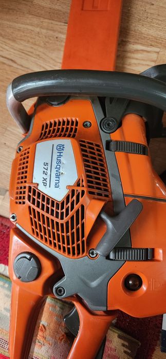 Vand HUSQVARNA 572 XP ,an stare ca nou
