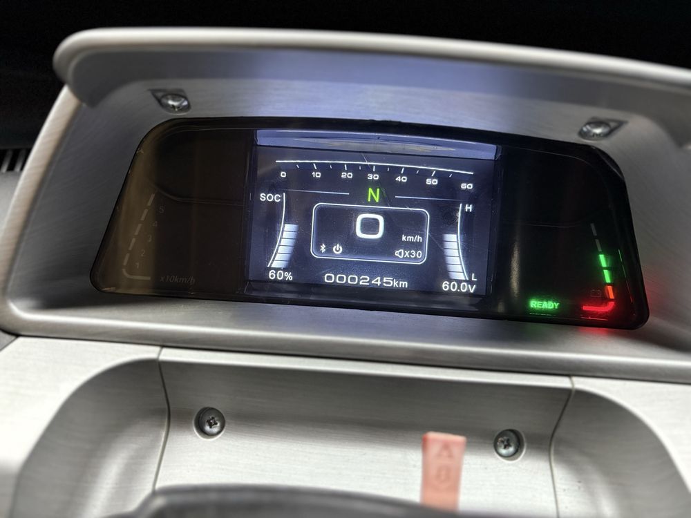 Триместна електрическа кола H1 с номер кат  elazzy premium 60V 65Ah