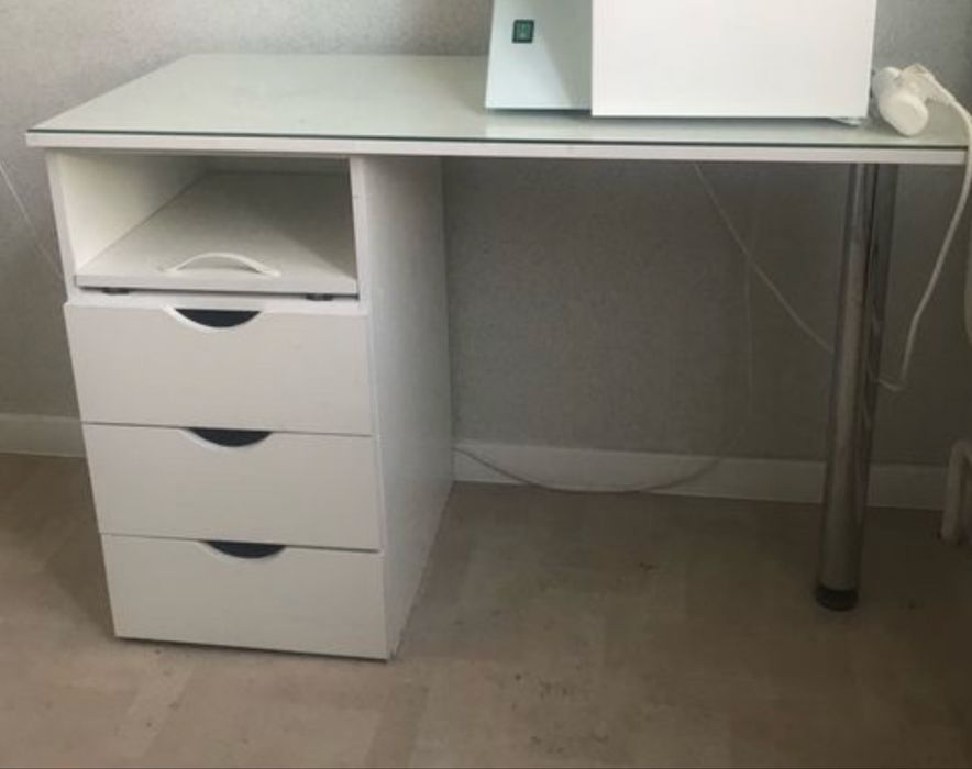 Продается маникюрный стол бу