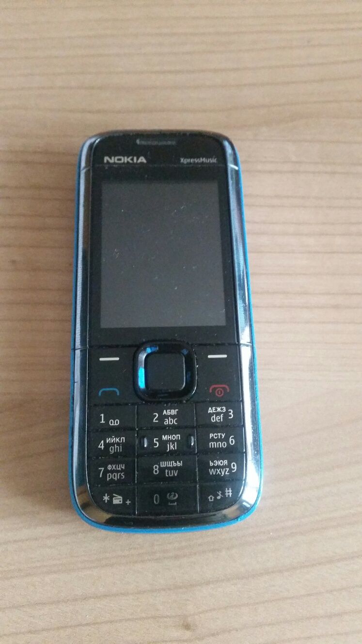 Nokia 5130 с зарядно