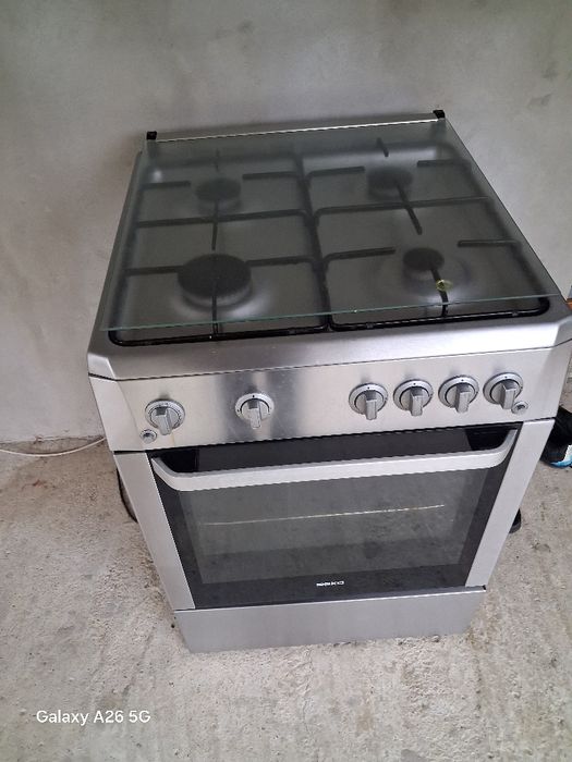 Aragaz Beko bine intretinut inox
