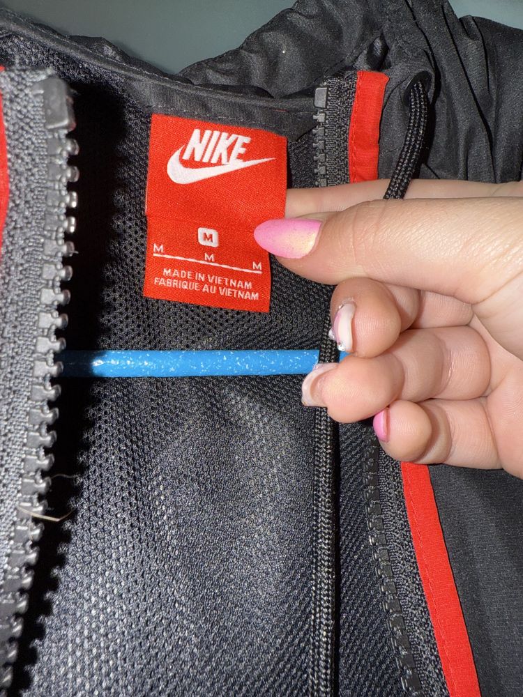 Ветровка NIKE размер M НОВА!!!