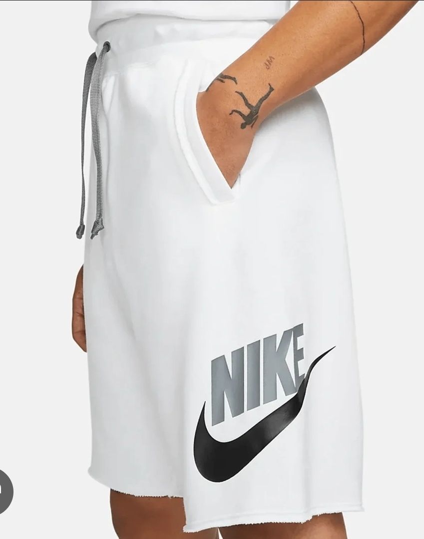 Pantaloni nike scurti L si XL originali noi